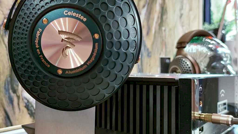 side view of headphone speaker