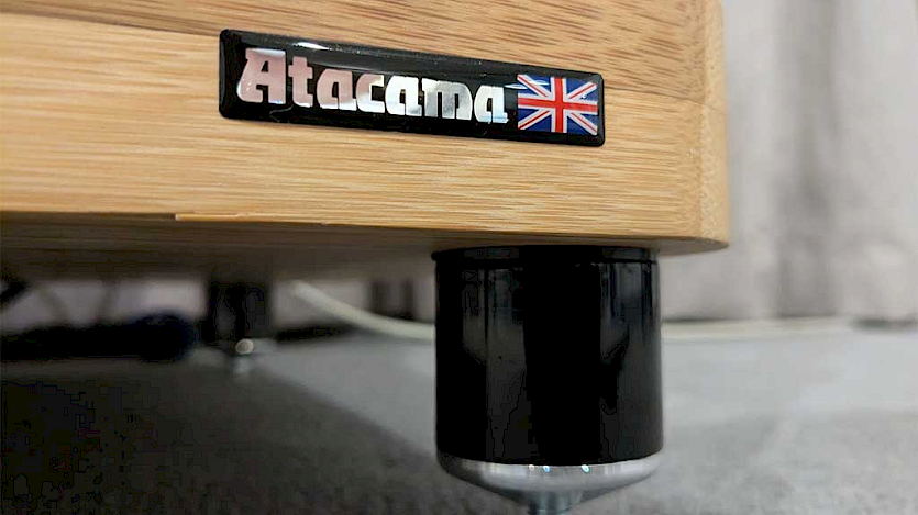 close up of atacama hifi rack