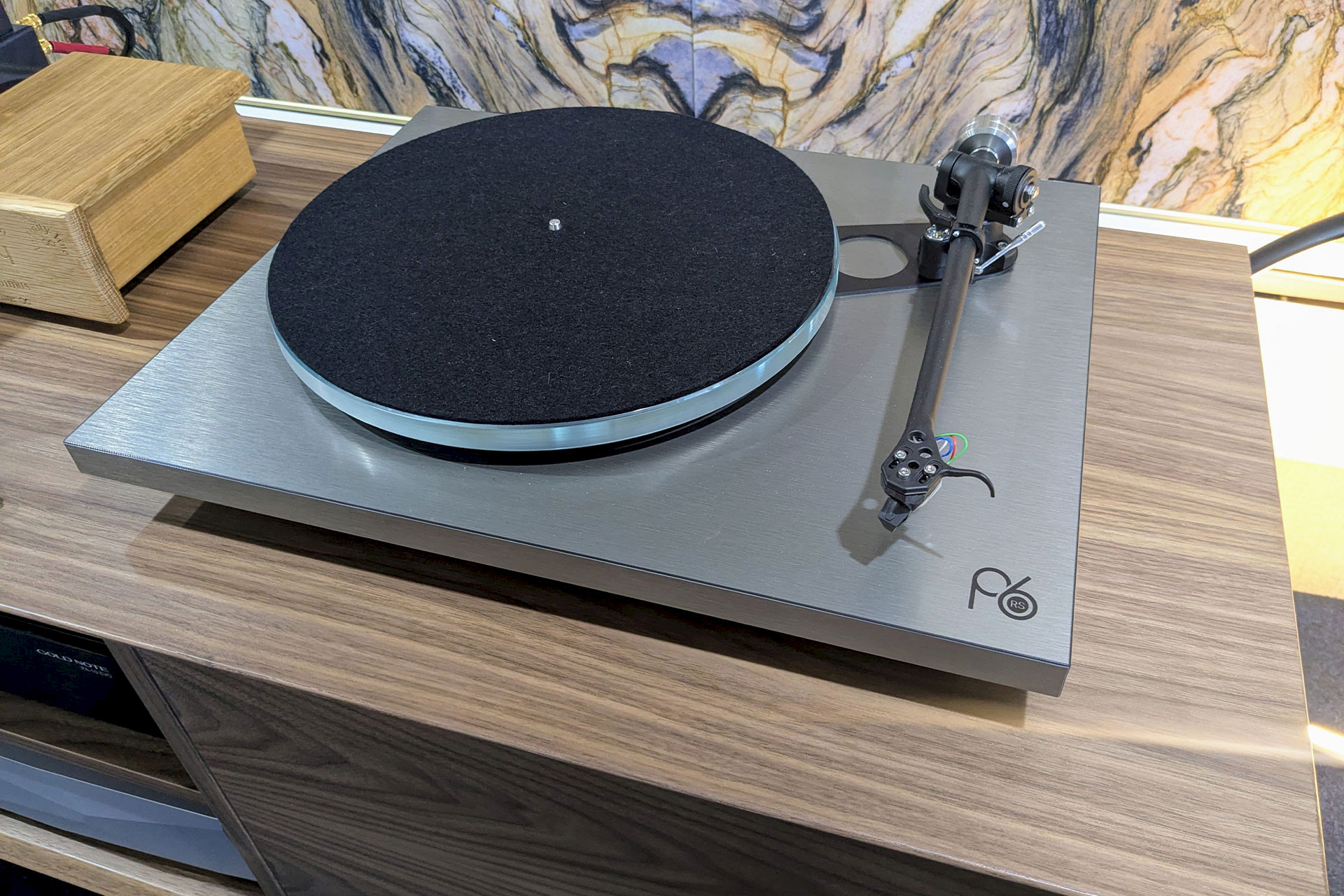 Planar 6 RS on Clic 240 Audio Furniture